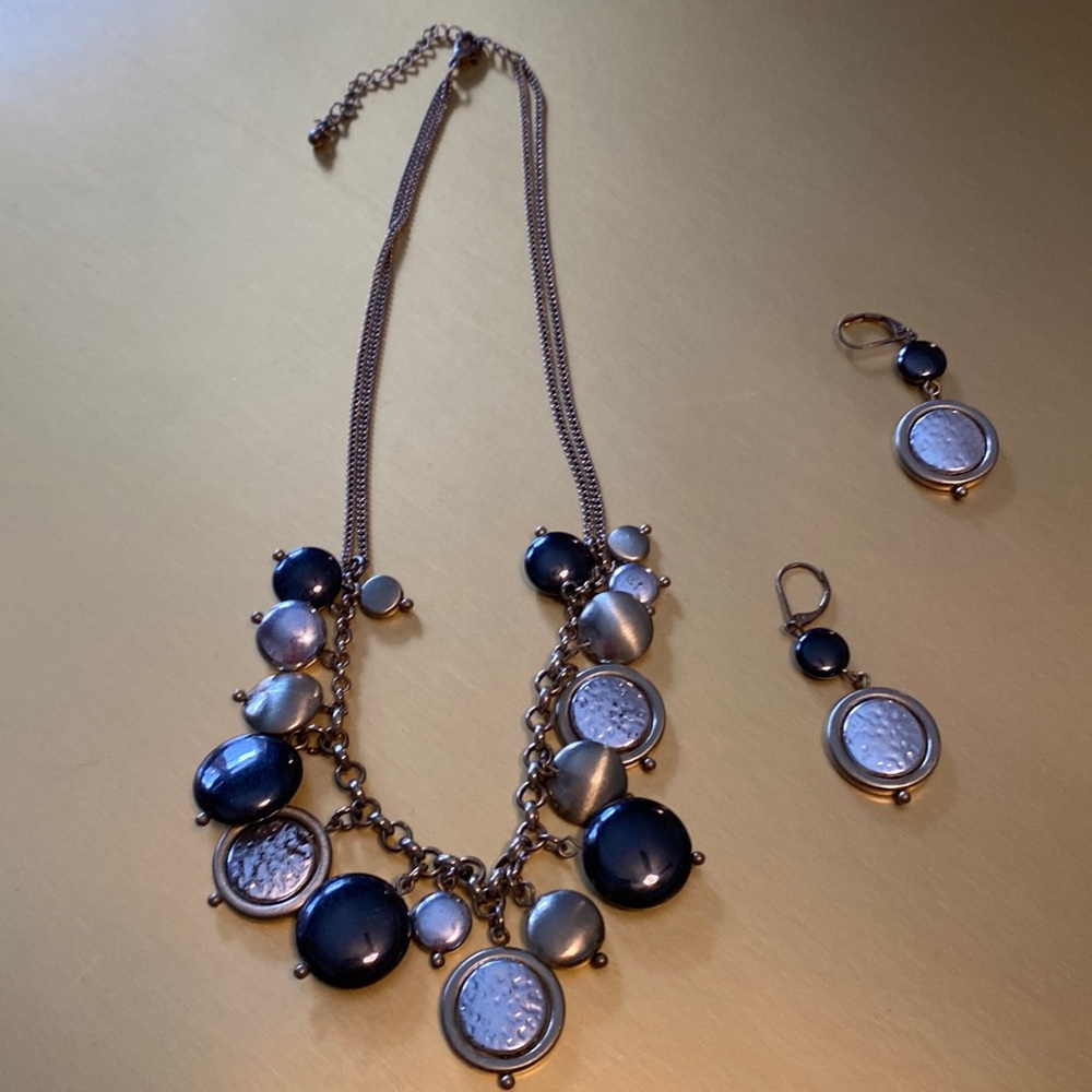 Necklace/earrings set